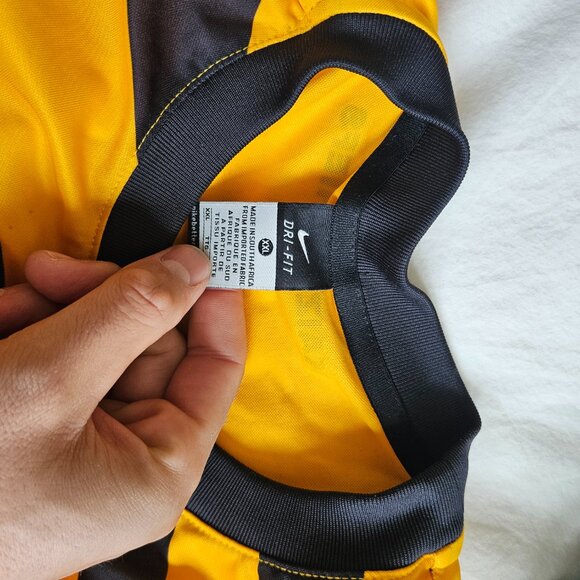 South African Kaizer Chiefs Soccer Jersey - Picture 3 of 3